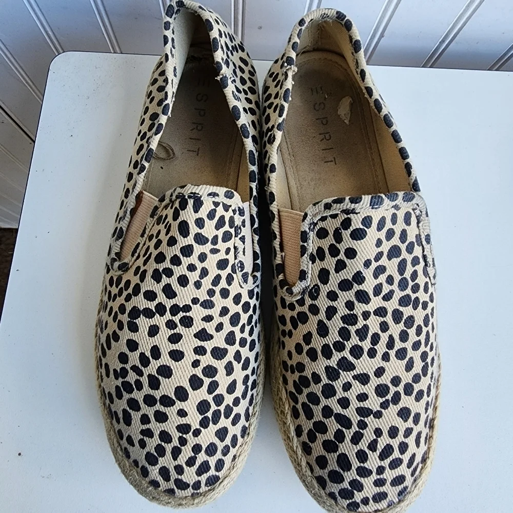 ESprit woman’s slip-on shoes Beige Black Leopard Print Canvas Espadrille Sz 9